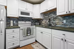 1802 Bedford Terrace, Sun City Center, FL 33573 - Photo 8