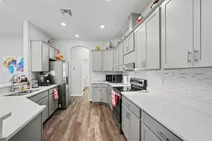 6749 Abbywood Ln, Zephyrhills, FL 33541 - Photo 10