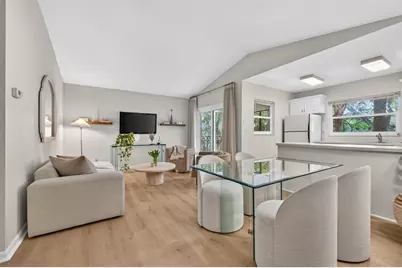 492 Santa Cruz Place NE #E, Saint Petersburg, FL 33703 - Photo 8