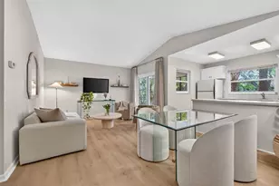 492 Santa Cruz Pl NE, Saint Petersburg, FL 33703 - Photo 8