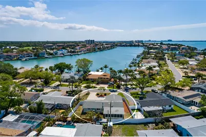 2107 Dolphin Boulevard S, Saint Petersburg, FL 33707 - Photo 30