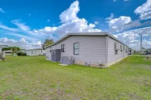 35151 Colony Hills Dr, Zephyrhills, FL 33541 - Photo 12