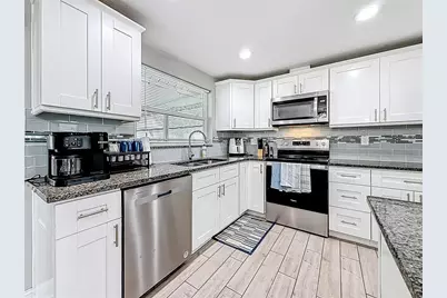 2449 66th Avenue S, Saint Petersburg, FL 33712 - Photo 2