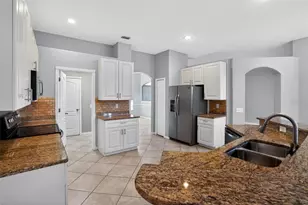 3725 Hollow Wood Dr, Valrico, FL 33596 - Photo 16