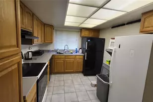 875 S Village Dr N, Saint Petersburg, FL 33716 - Photo 4
