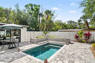 4050 Turks Cap Pl, Sarasota, FL 34234 - Photo 4