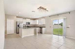 7322 King Crk Dr, Sun City Center, FL 33573 - Photo 8