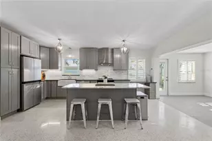 6931 Grande Vista Way S, Saint Petersburg, FL 33707 - Photo 2
