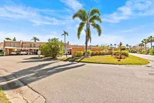 225 Country Club Dr, Largo, FL 33771 - Photo 2