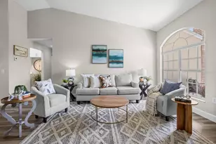 1046 Almondwood Dr, Trinity, FL 34655 - Photo 2