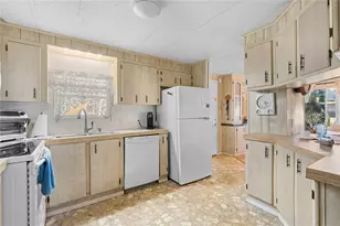 7135 El Dewitt St, Zephyrhills, FL 33541 - Photo 8