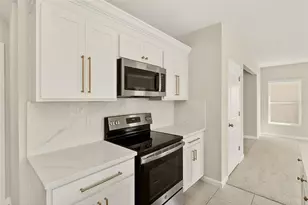35206 Brienne St, Zephyrhills, FL 33541 - Photo 22