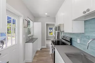 410 W Lemon St, Tarpon Springs, FL 34689 - Photo 14