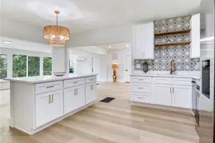 2753 Valencia Dr, Sarasota, FL 34239 - Photo 28