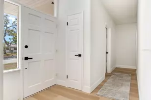 2753 Valencia Dr, Sarasota, FL 34239 - Photo 4