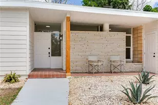 2753 Valencia Dr, Sarasota, FL 34239 - Photo 2