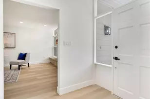 2753 Valencia Dr, Sarasota, FL 34239 - Photo 4