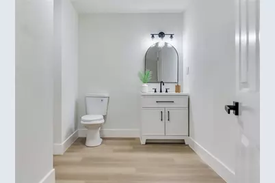 2753 Valencia Drive, Sarasota, FL 34239 - Photo 14