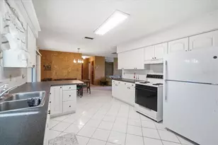 140 Patlin Cir E, Largo, FL 33770 - Photo 14