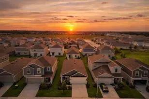 1740 White Water Ct, Davenport, FL 33837 - Photo 2