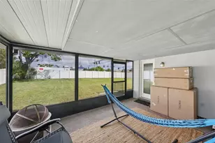 13133 Dorchester Dr, Seminole, FL 33776 - Photo 32