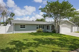 13133 Dorchester Dr, Seminole, FL 33776 - Photo 2