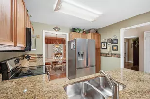 3213 Valley Oaks Dr, Tampa, FL 33618 - Photo 10