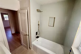 644 Manor Dr W, Dunedin, FL 34698 - Photo 12