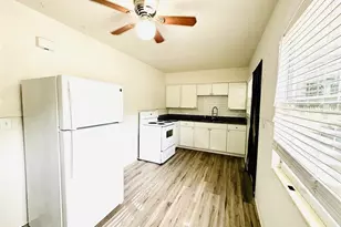 1102 Sunset Point Rd, Clearwater, FL 33755 - Photo 4