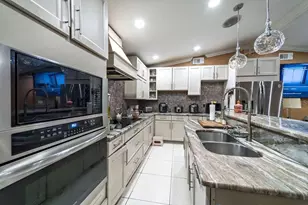 8006 Jackson Springs Rd, Tampa, FL 33615 - Photo 12