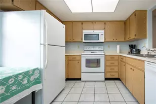 2017 Hullhouse Dr, Sun City Center, FL 33573 - Photo 18