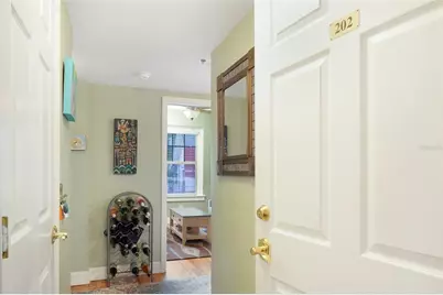 219 4th Avenue N #202, Saint Petersburg, FL 33701 - Photo 2