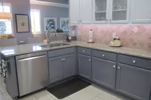 2211 Oakley Green Dr, Sun City Center, FL 33573 - Photo 10