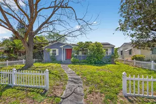 734 40th Ave NE, Saint Petersburg, FL 33703 - Photo 2