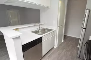 8641 Fancy Finch Dr, Tampa, FL 33614 - Photo 8