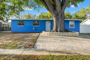 8996 Southern Comfort Dr, Largo, FL 33773 - Photo 2