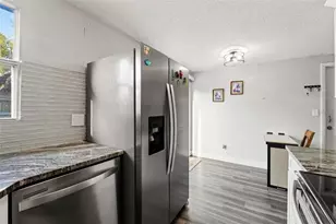 8996 Southern Comfort Dr, Largo, FL 33773 - Photo 12