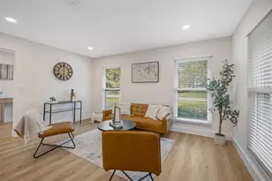 13313 Golf Crest Cir, Tampa, FL 33618 - Photo 8