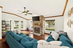 2927 Hickory Grove Dr, Valrico, FL 33596 - Photo 4