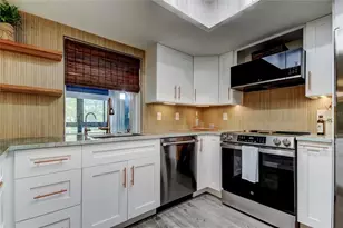 2673 Sabal Springs Cir, Clearwater, FL 33761 - Photo 22
