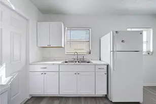 650 East Harbor Dr S, Saint Petersburg, FL 33705 - Photo 8