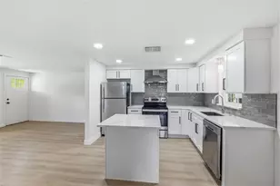 39252 Heights Ave, Zephyrhills, FL 33542 - Photo 8