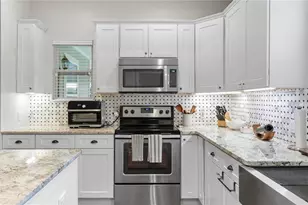 802 Dartmoor St N, Saint Petersburg, FL 33701 - Photo 12