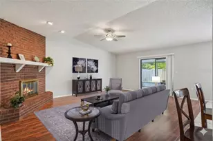 105 Lotus Cir, Safety Harbor, FL 34695 - Photo 2