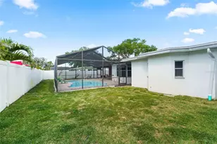 1768 Harbor Cir E, Largo, FL 33770 - Photo 28