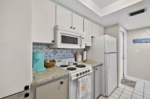 2614 Cove Cay Dr, Clearwater, FL 33760 - Photo 4