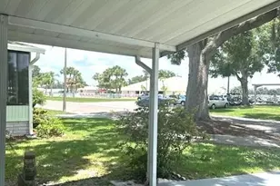 6456 Presidential Cir, Zephyrhills, FL 33540 - Photo 12