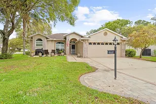 2552 Crystal Lake Dr, Spring Hill, FL 34606 - Photo 6