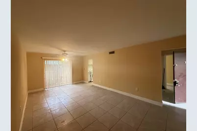 7601 Paula Drive #3, Tampa, FL 33615 - Photo 2