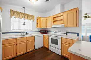 3210 Hickory Dr, Wesley Chapel, FL 33543 - Photo 10